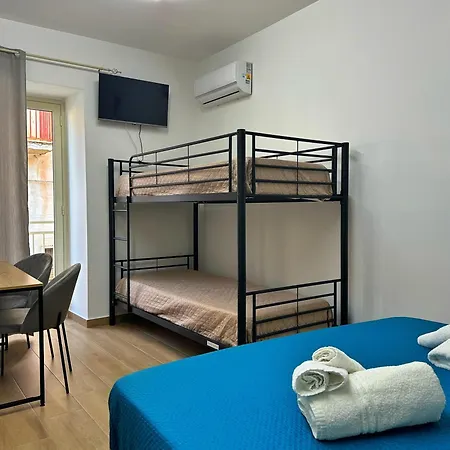 Tina House Guest house *