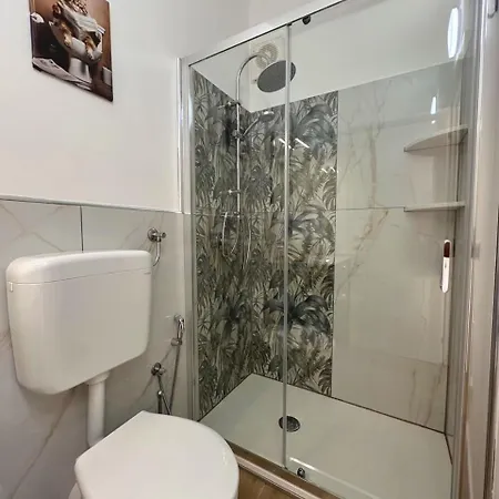 Tina House * 锡库利亚纳