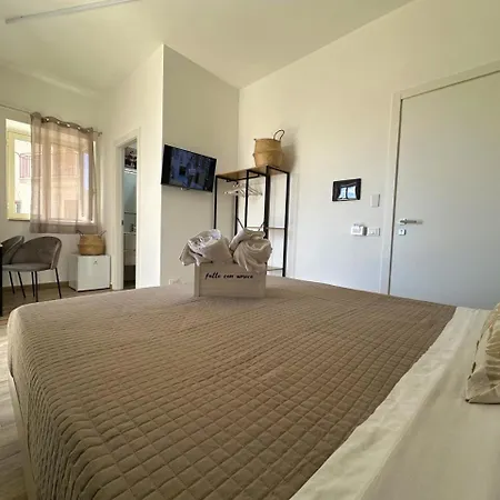 Tina House Guest house *